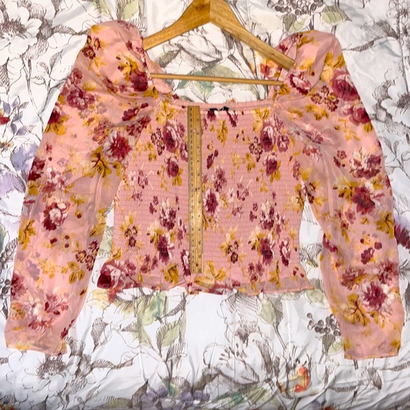 New Floral Square Neck Smocked Body Top - Picture 4 of 6